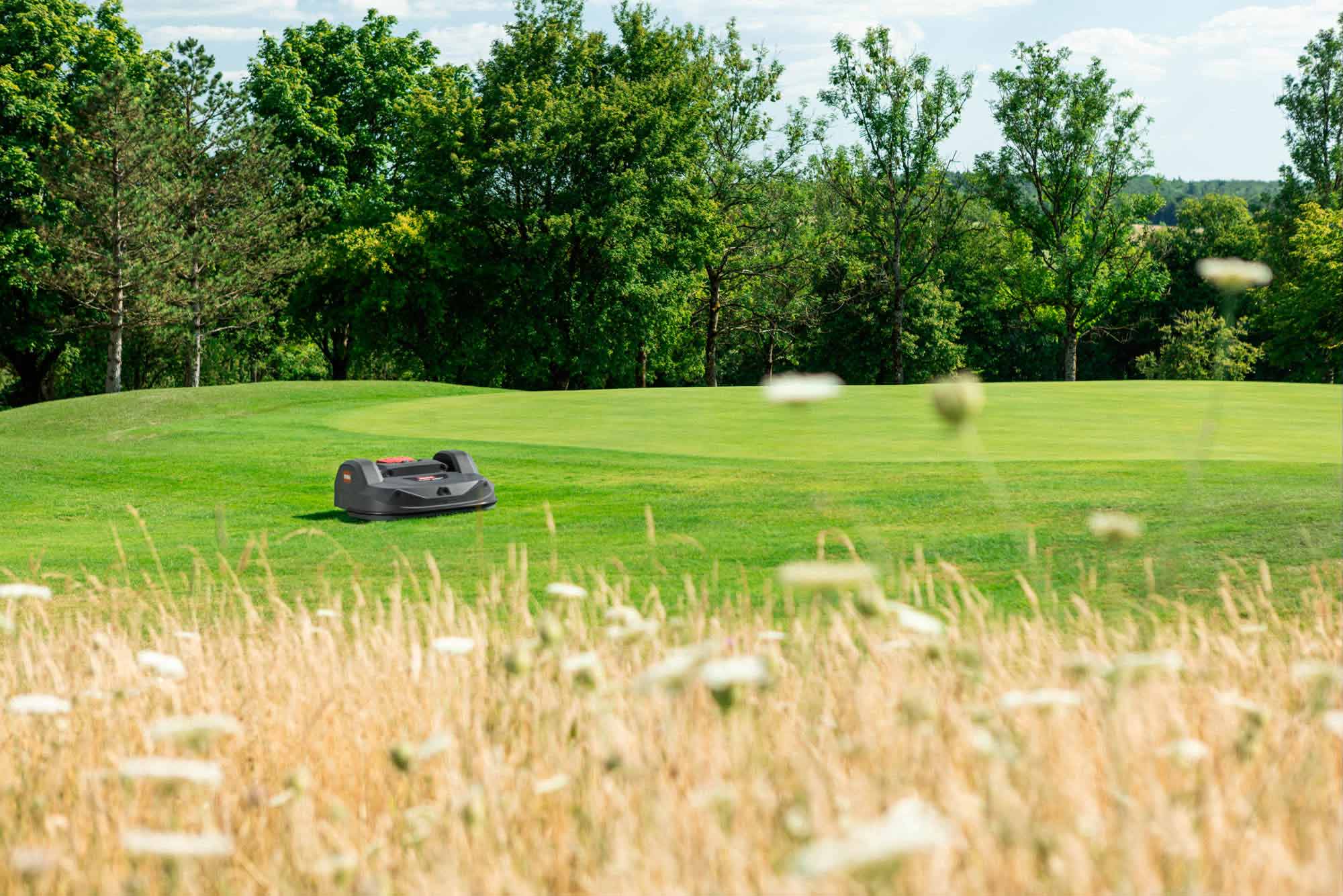 Rasenmähroboter fotografiert von André Köhl, Produktfotograf Saarland Saarbrücken